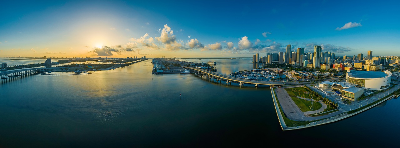 Miami Beach showing accessible infrastructure